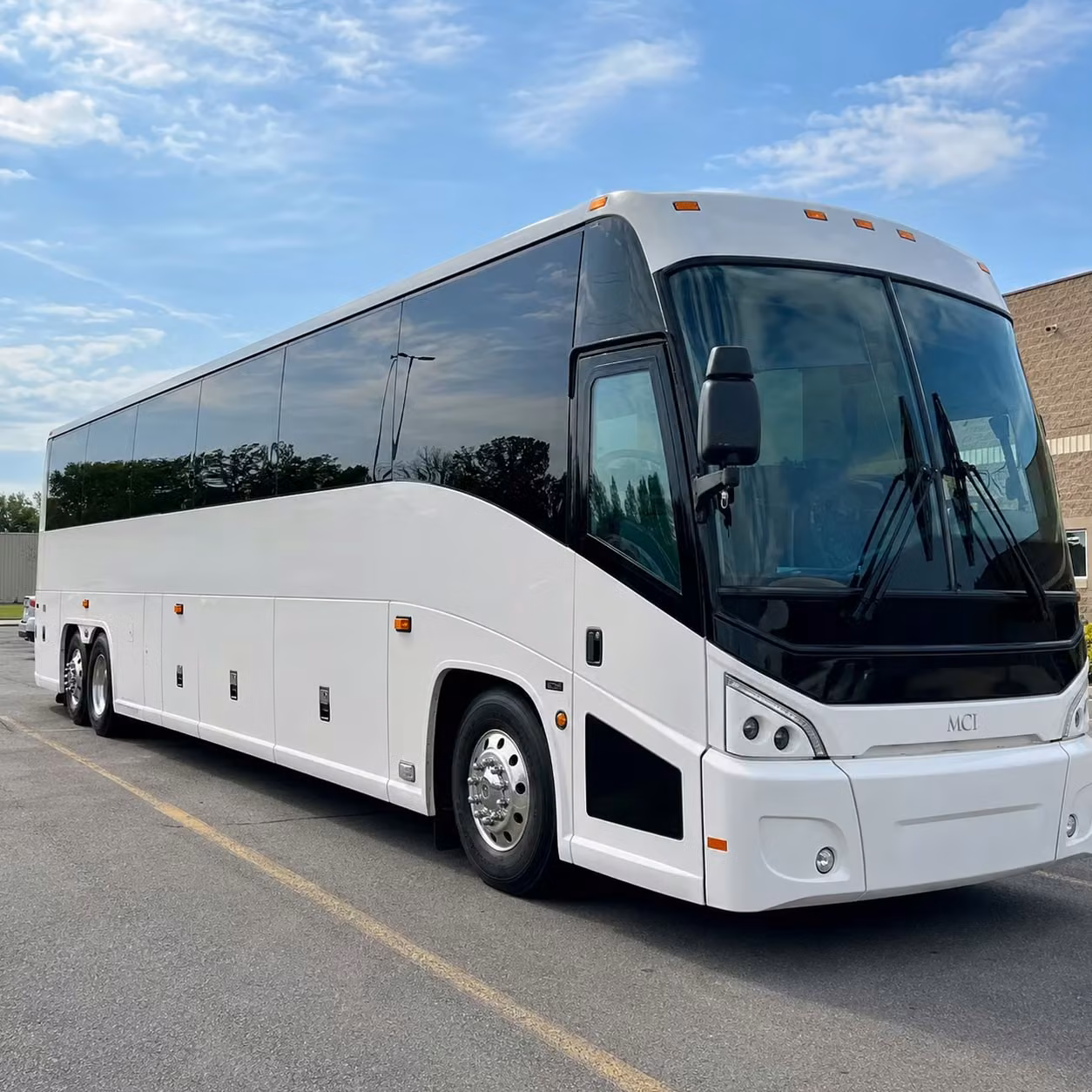 corporate and conference groups in missoula rely on long distance bus rentals